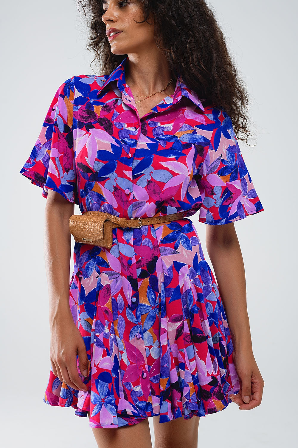 Vestido Corto Camisero Fluido Con Estampado En Fucsia y Morado