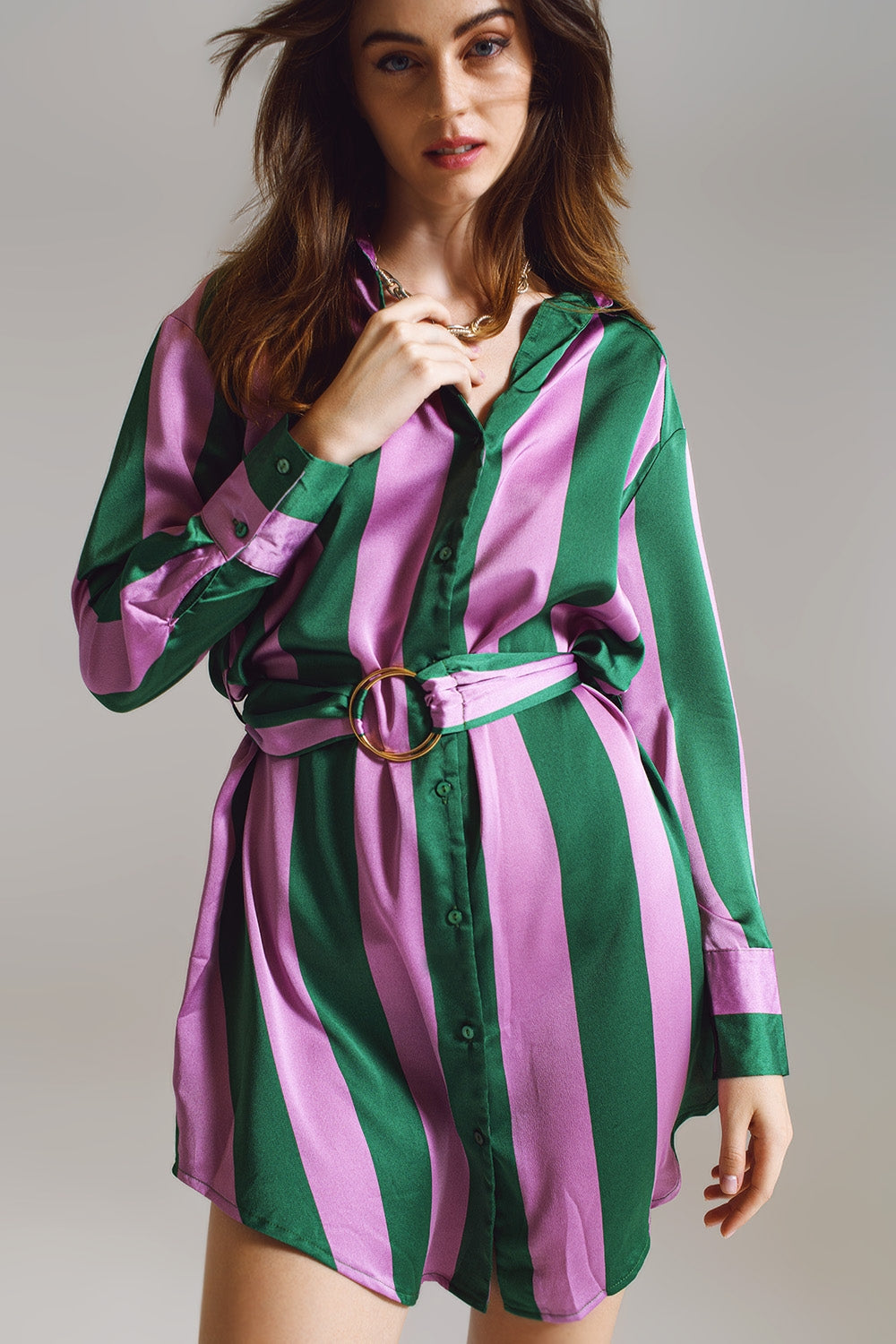 Vestido corto de camisa a rayas lila y verde