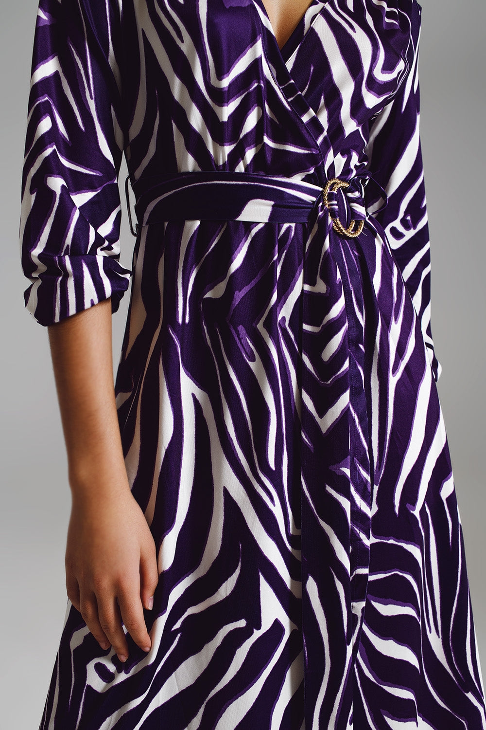 Vestido envolvente con cinturón Midi en estampado de cebra morado y crema