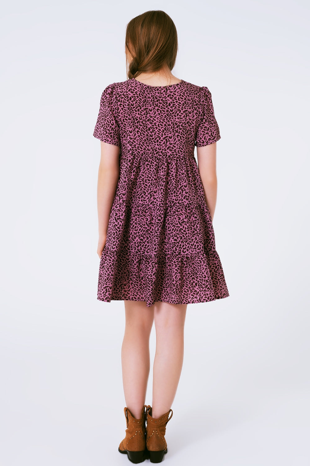 Vestido estilo baby doll de manga corta con detalle en el cuello en estampado de leopardo morado
