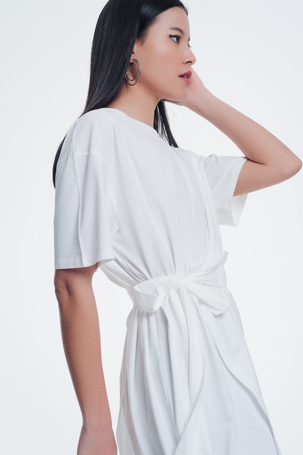 Vestido estilo camiseta con fruncido delantero color crema