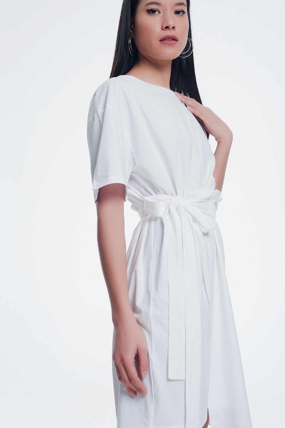 Vestido estilo camiseta con fruncido delantero color crema
