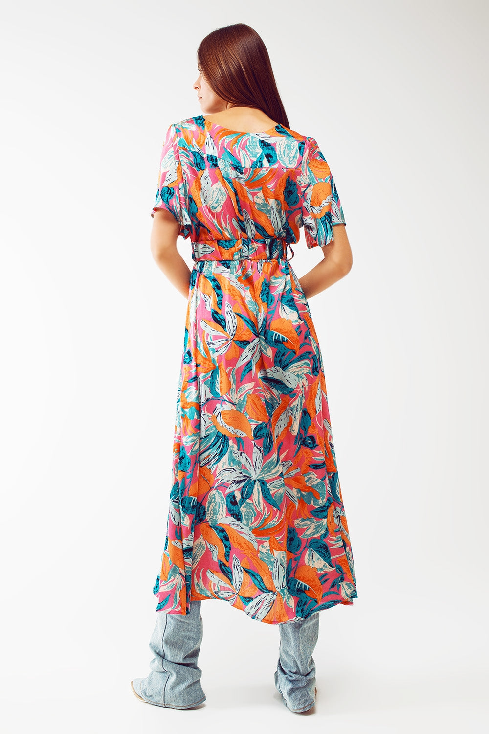 Vestido largo cruzado con estampado floral y cinturón en naranja