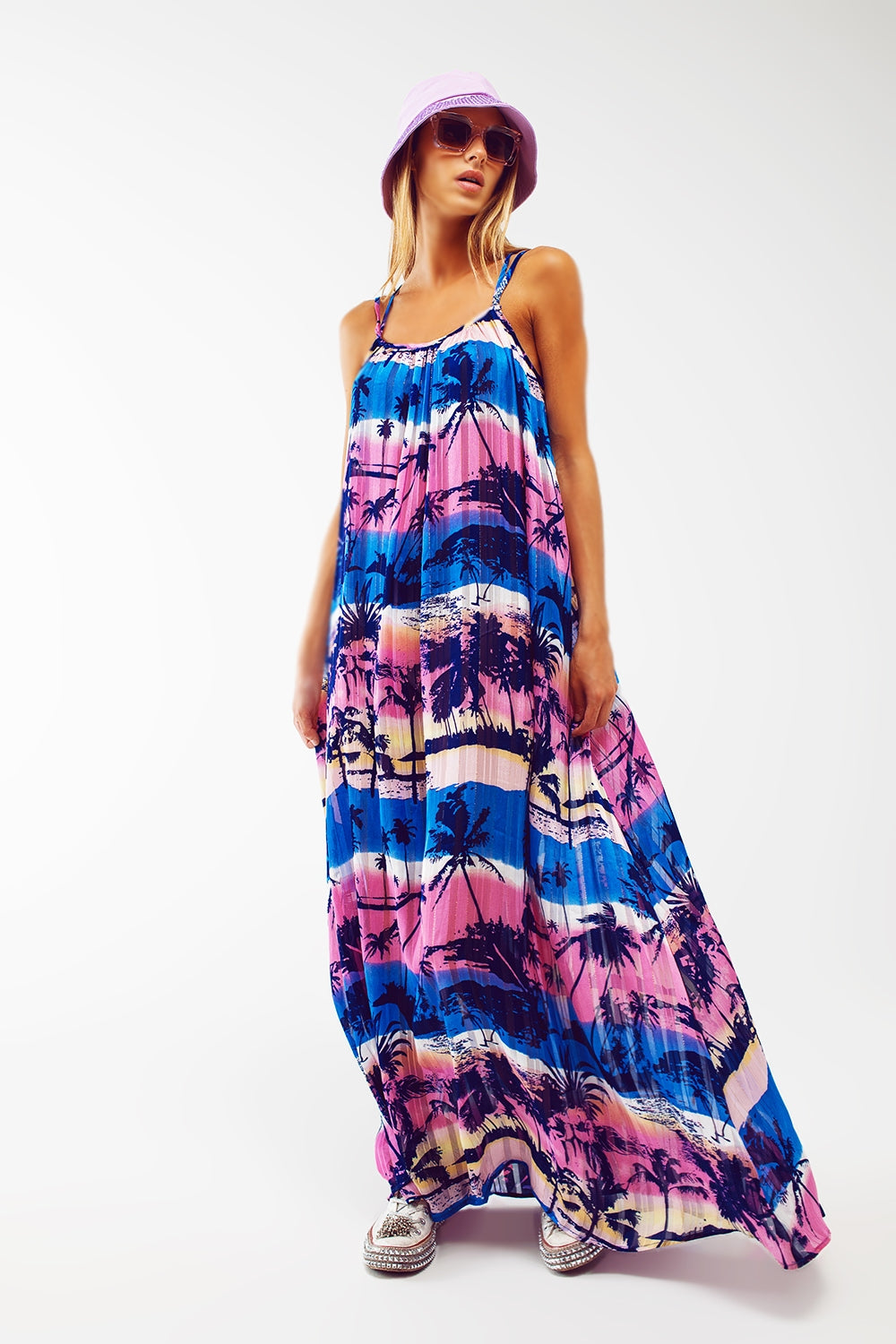 Vestido largo de espalda abierta y relajada con estampado azul tropical