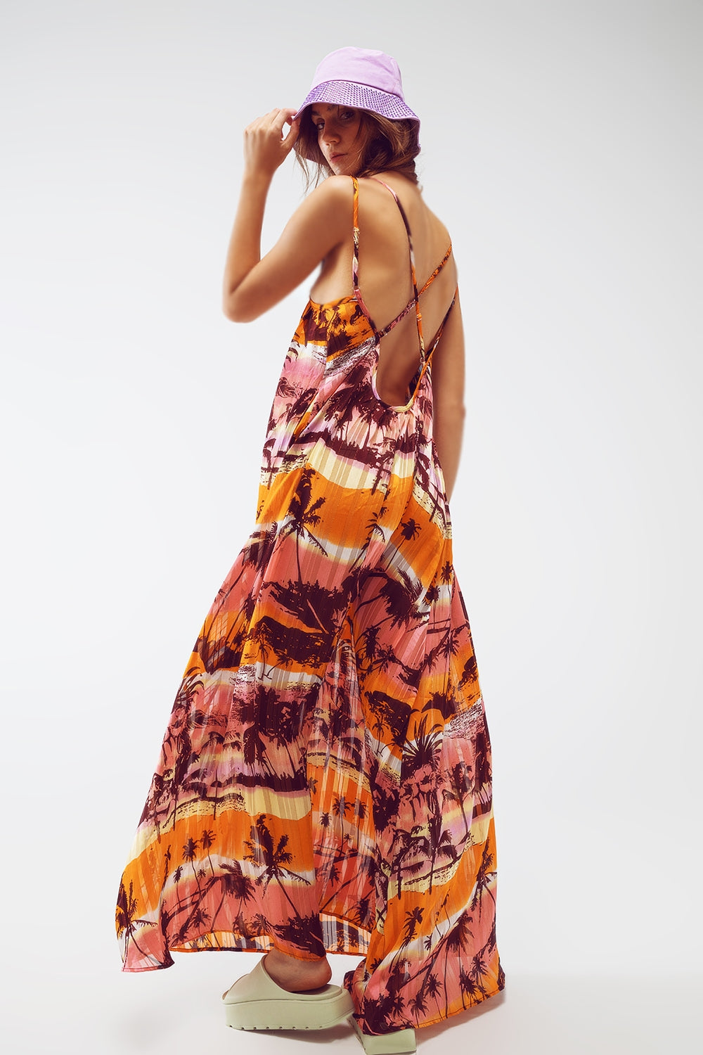 Vestido largo maxi de espalda abierta con estampado tropical en rosa