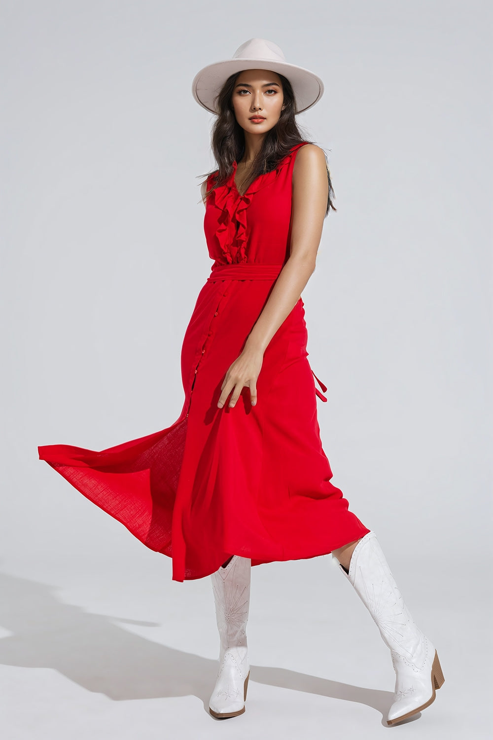vestido largo rojo con volante y detalle de botones
