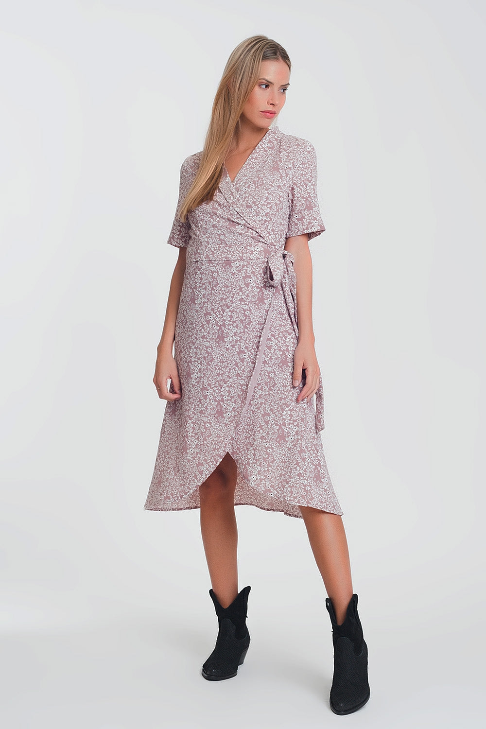 Q2 Vestido midi cruzado con estampado floral en rosa