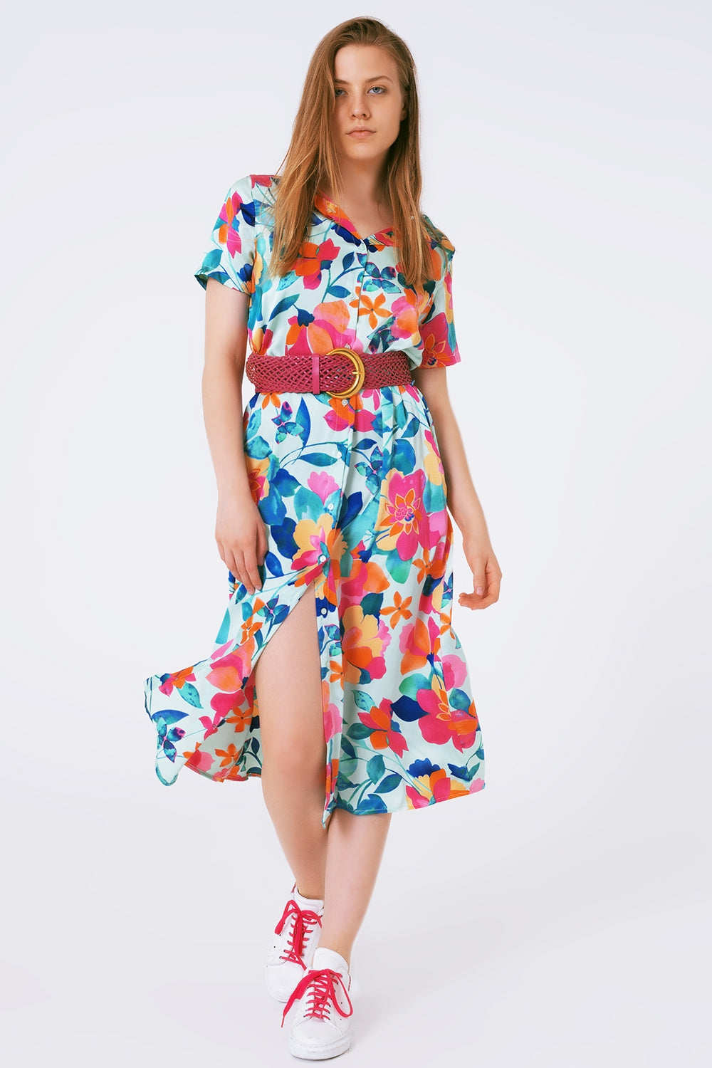 Vestido midi en raso suave con estampado de flores