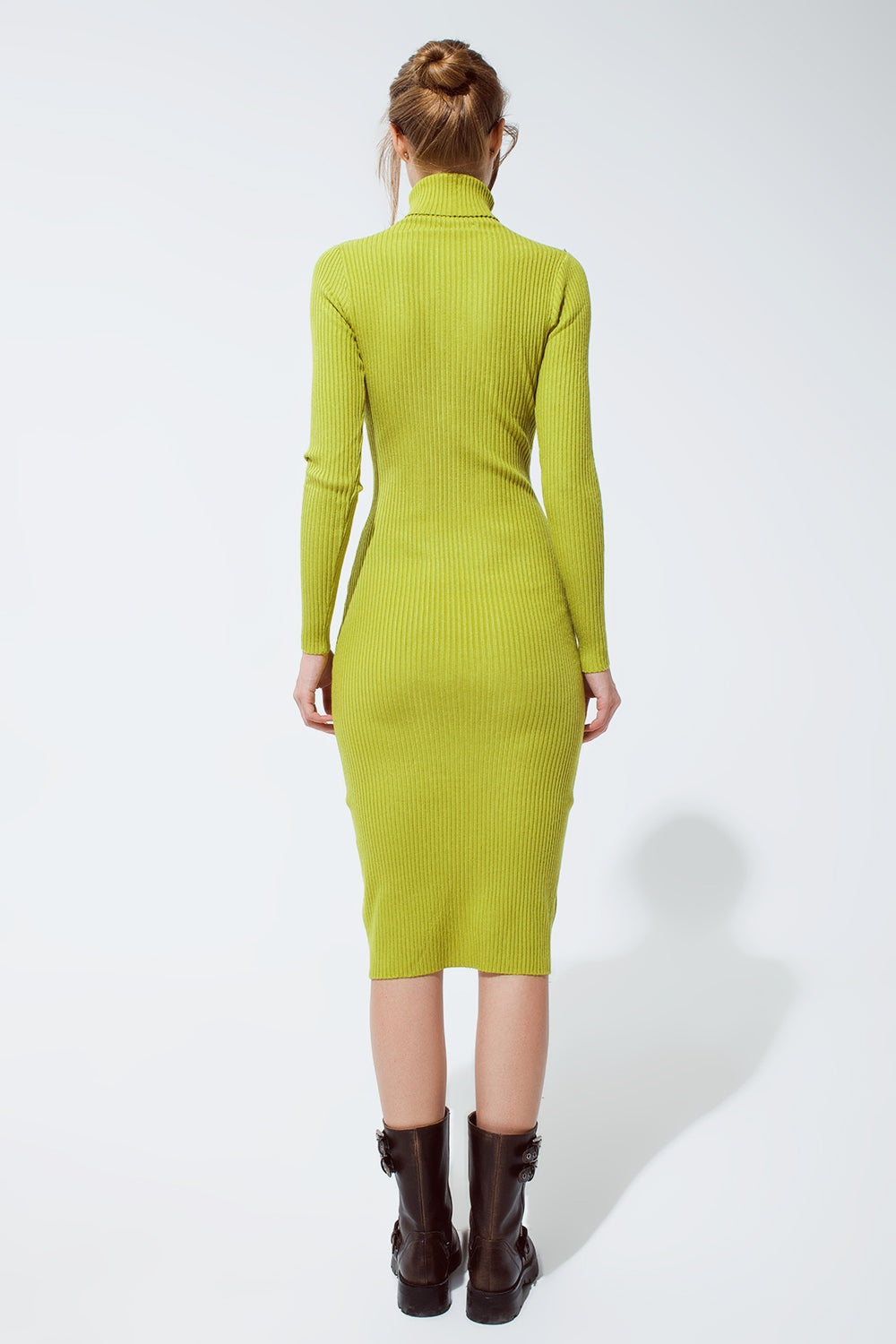 Vestido MIDI en verde con cuello de tortuga