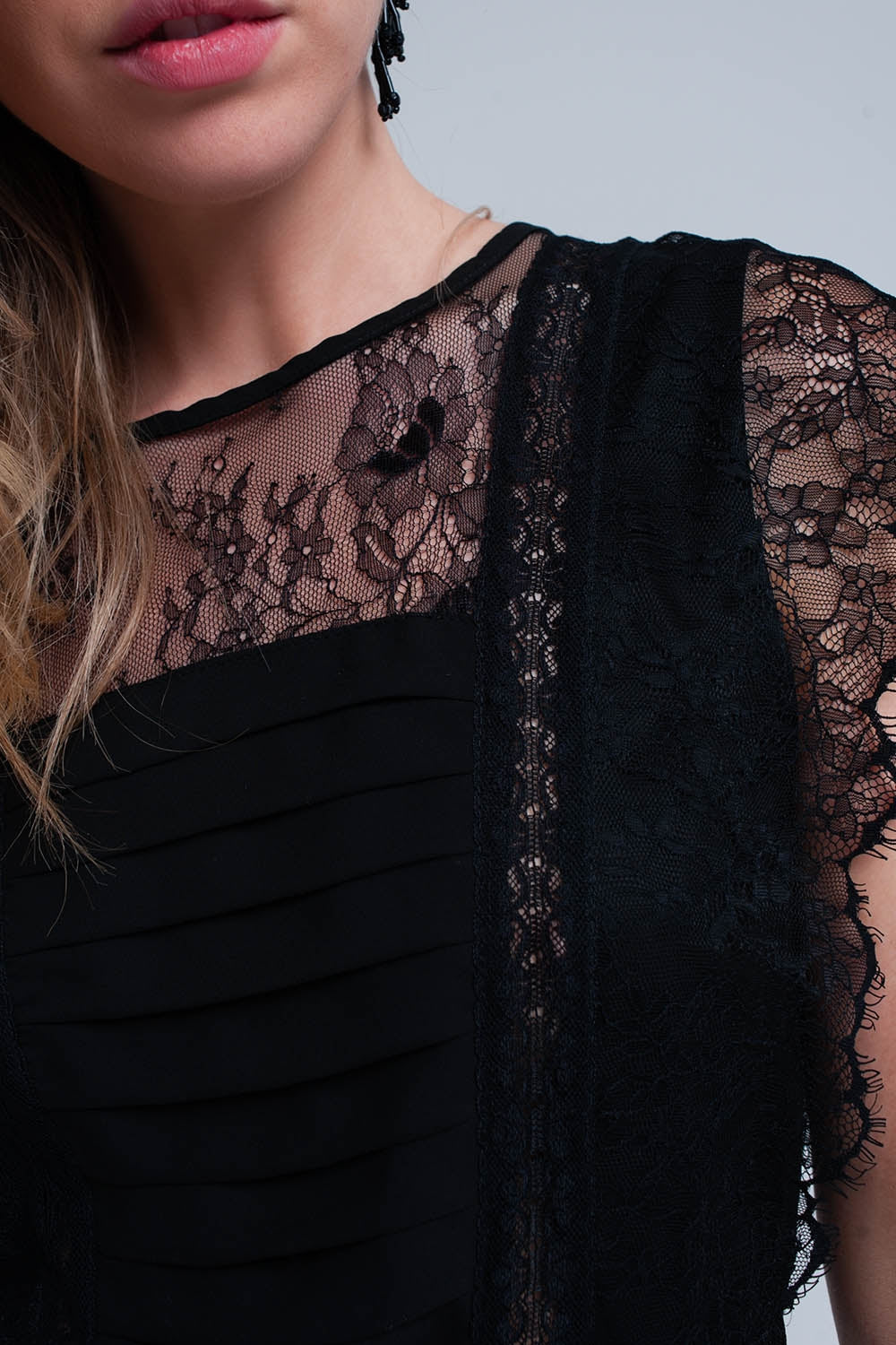 Vestido midi negro con encaje