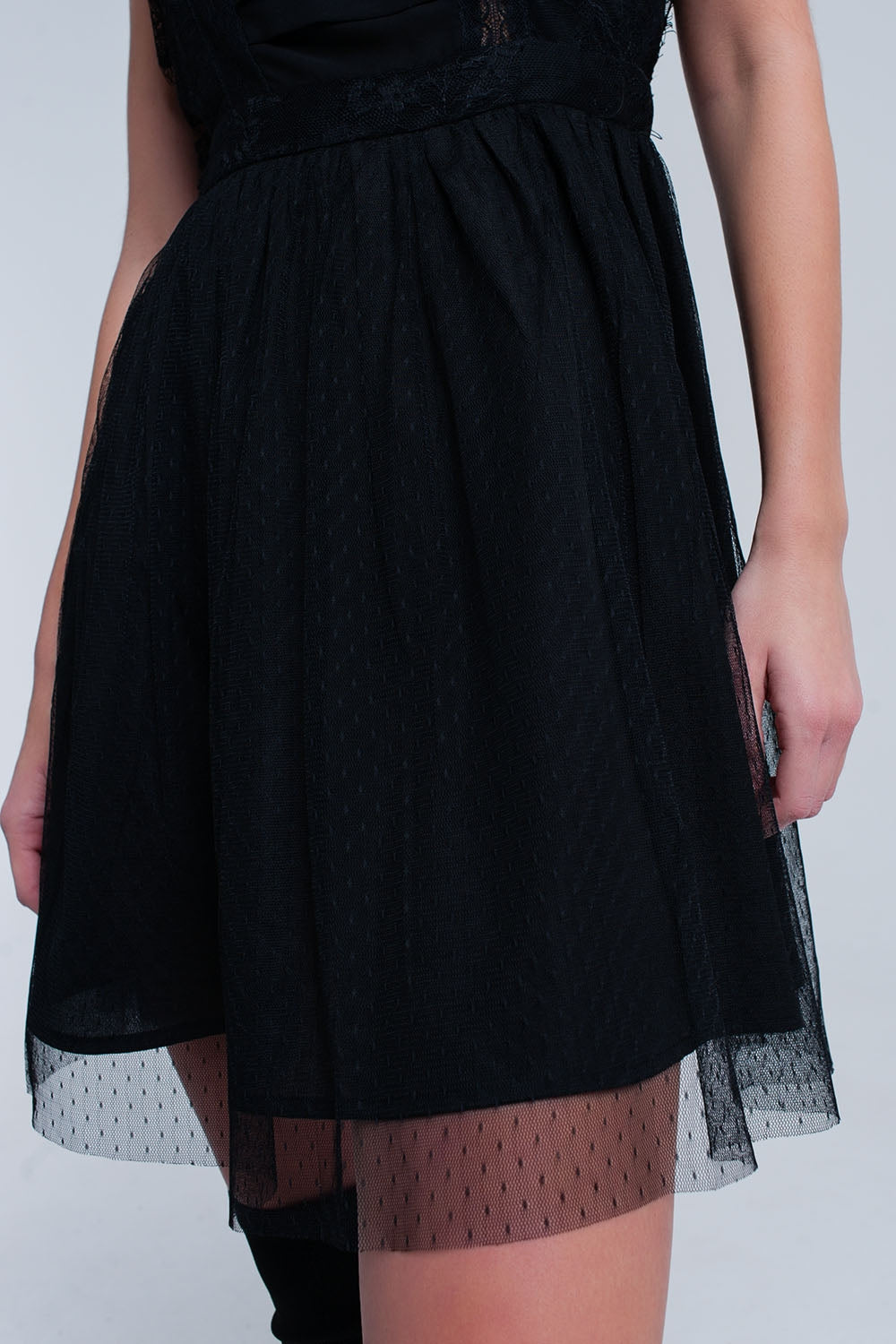 Vestido midi negro con encaje