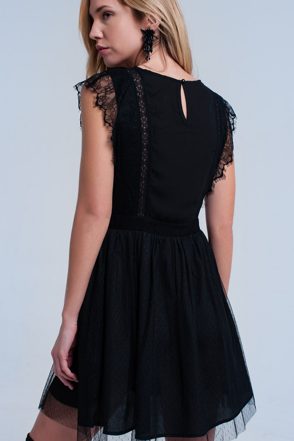 Vestido midi negro con encaje
