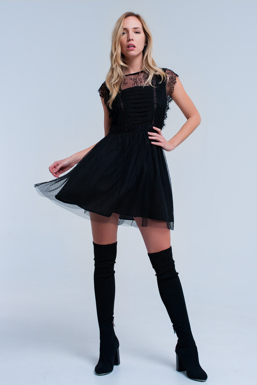 Vestido midi negro con encaje
