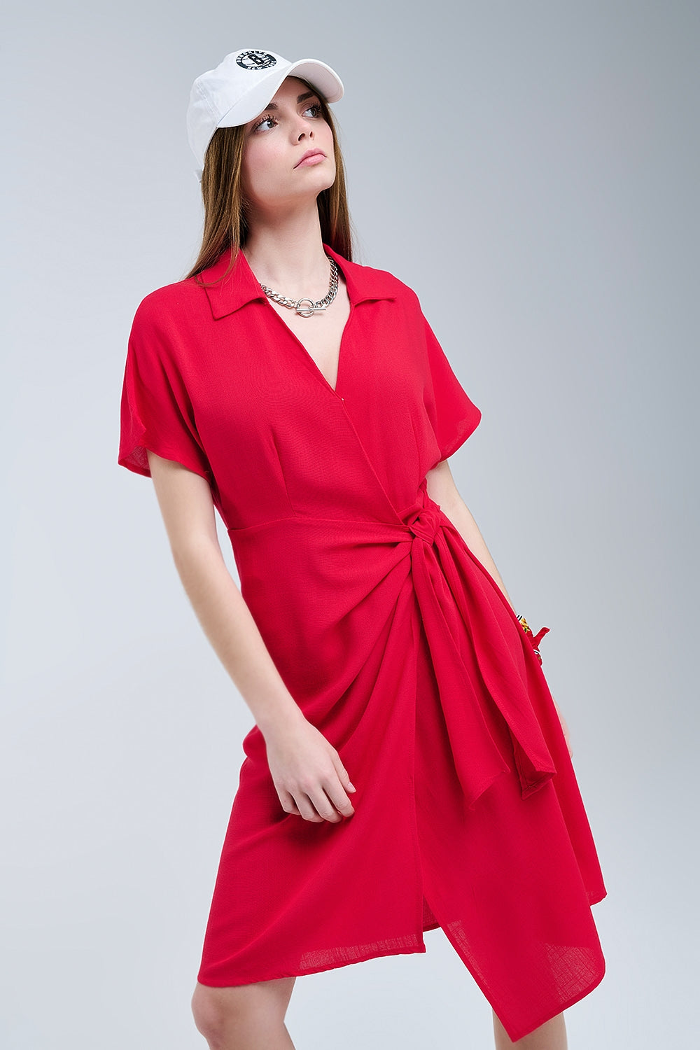 Vestido midi rojo con lazo lateral