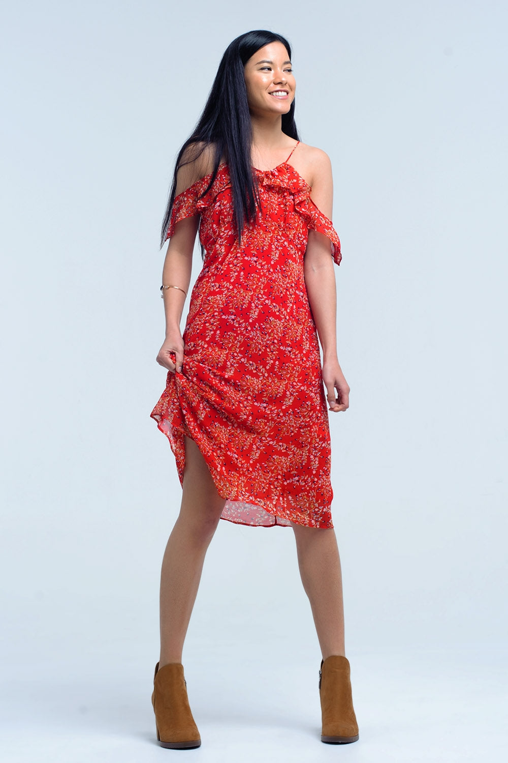Vestido rojo con flores impresas y volantes