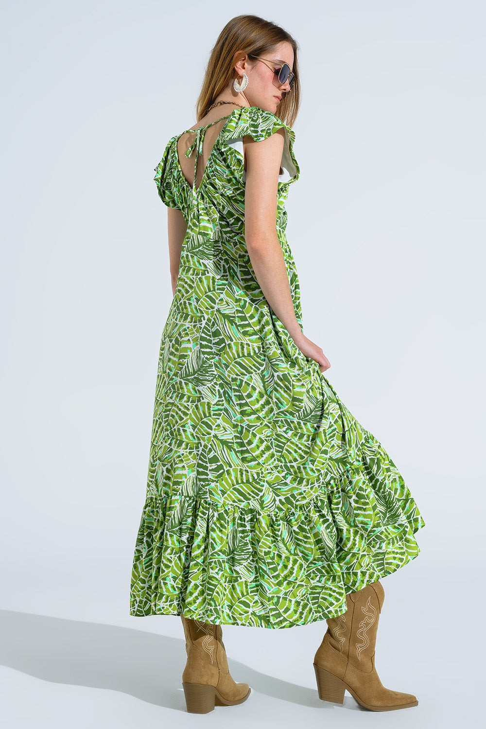 Vestido romántico midi con mangas cortas fruncidas en estampado de hojas verdes