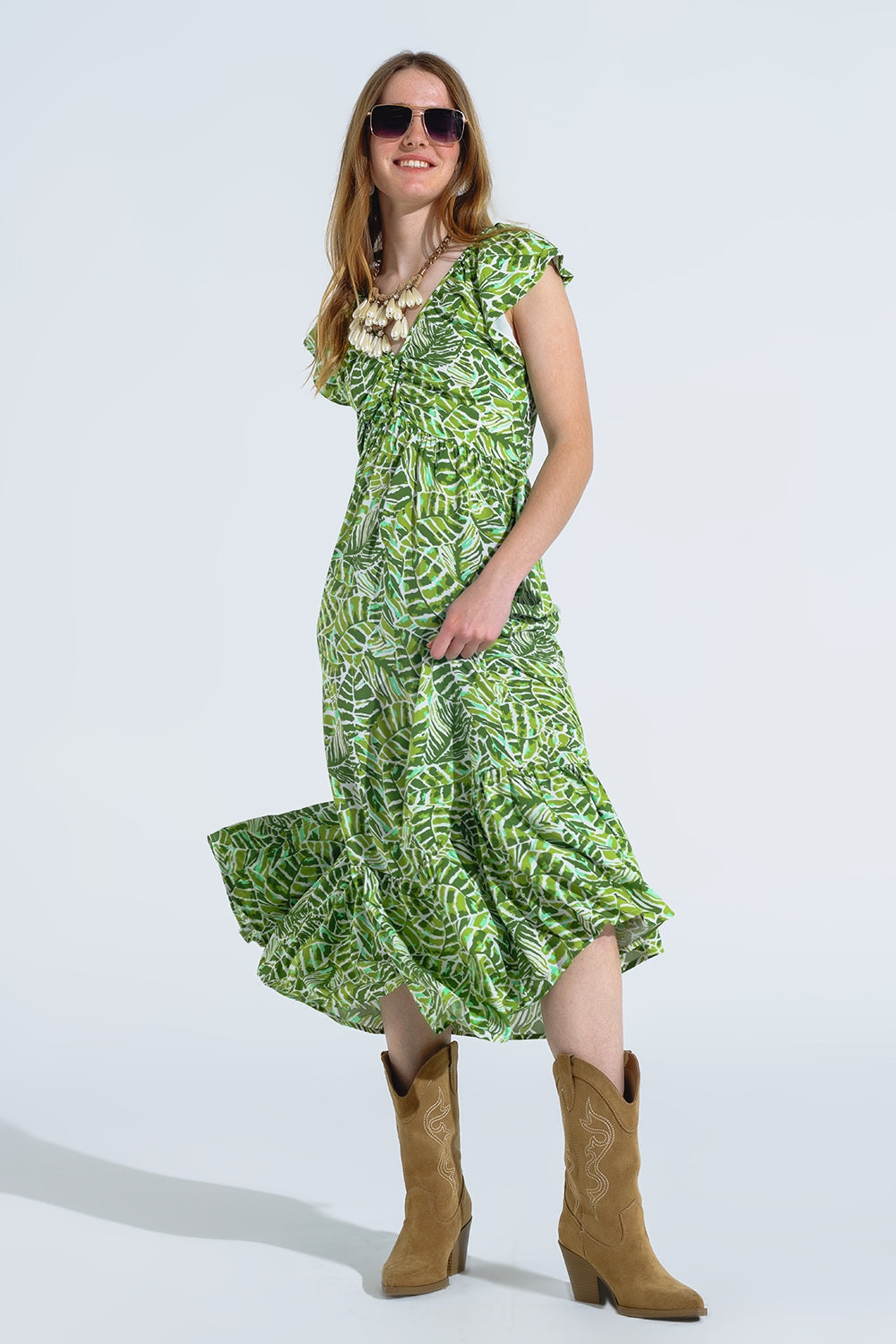 Vestido romántico midi con mangas cortas fruncidas en estampado de hojas verdes