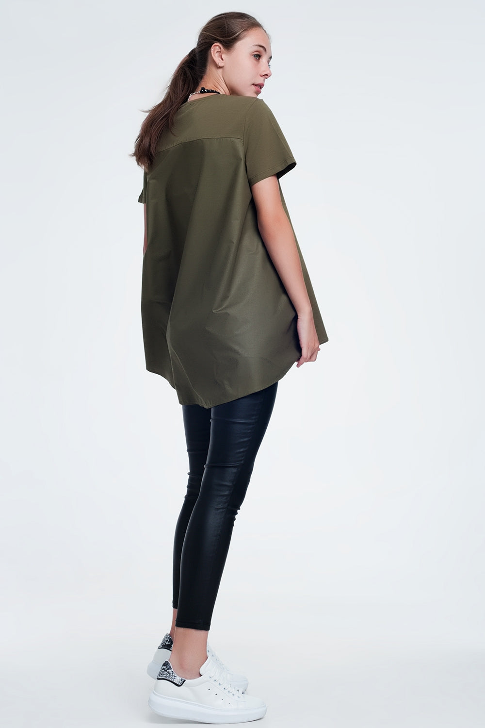 Vestido tipo camiseta en caqui