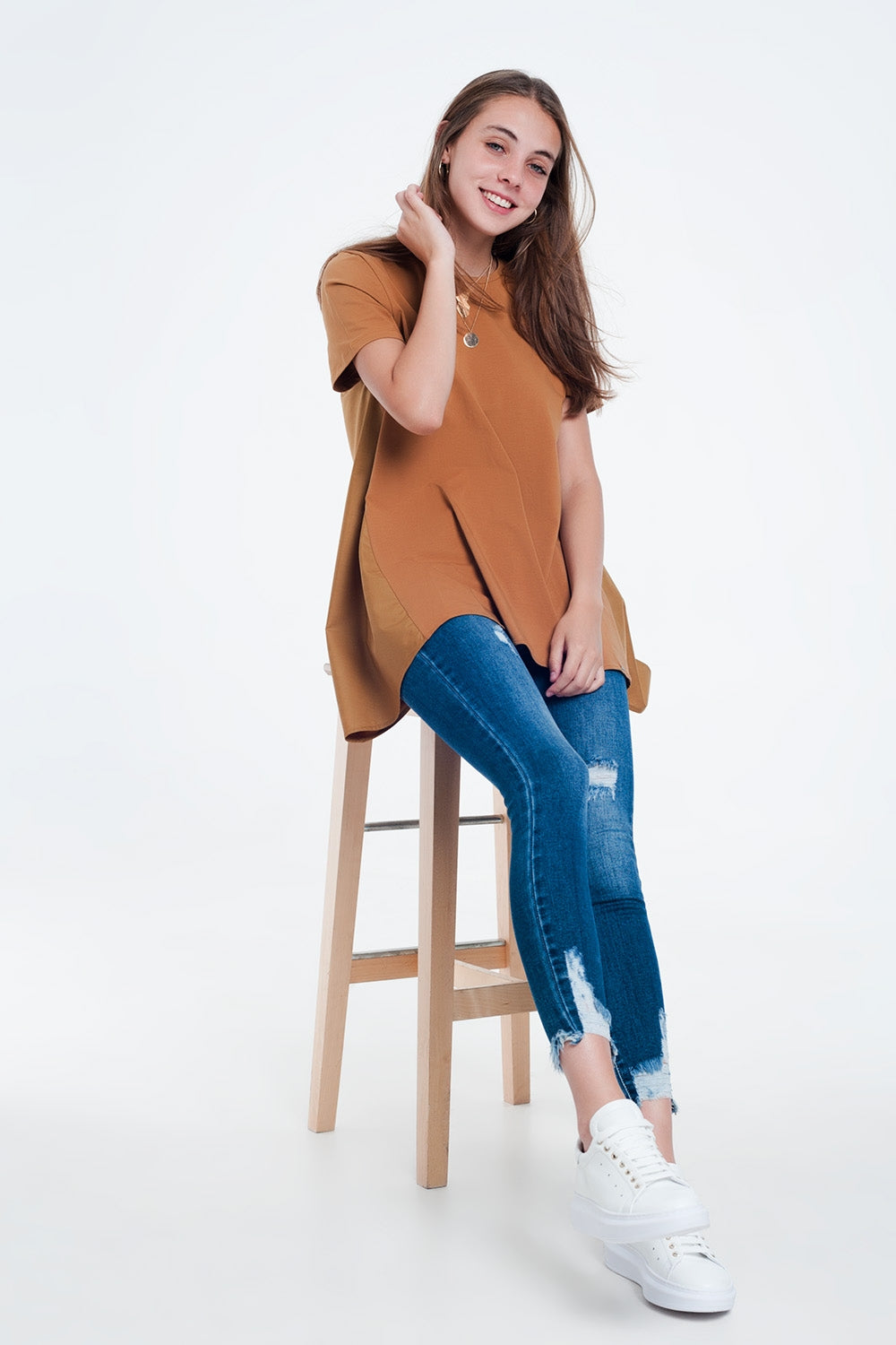Vestido tipo camiseta en marron