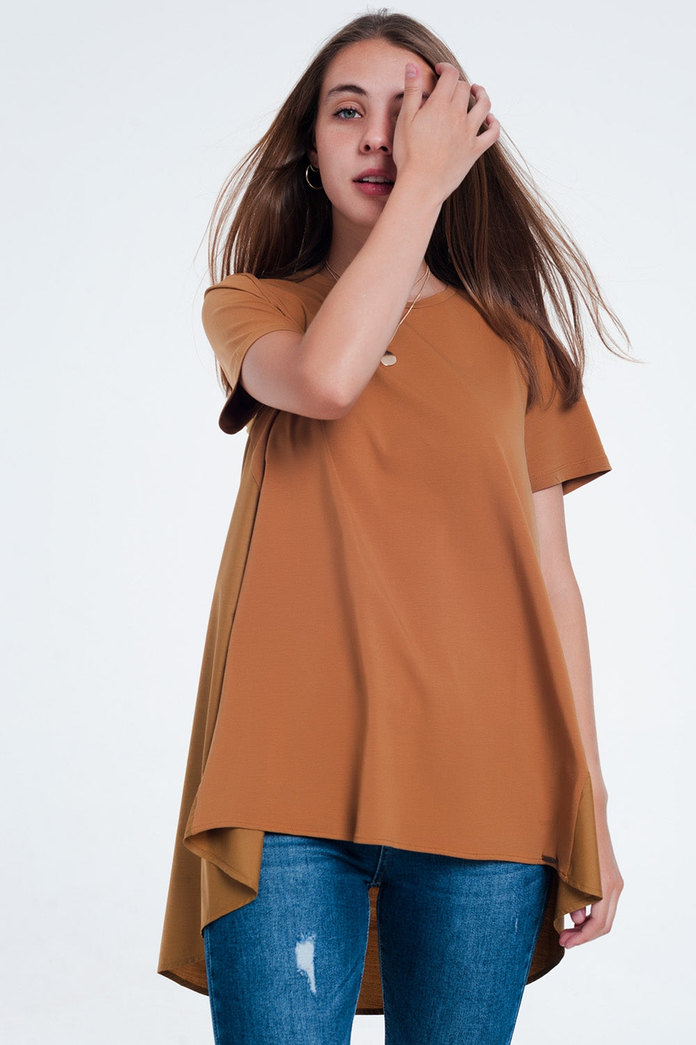 Vestido tipo camiseta en marron