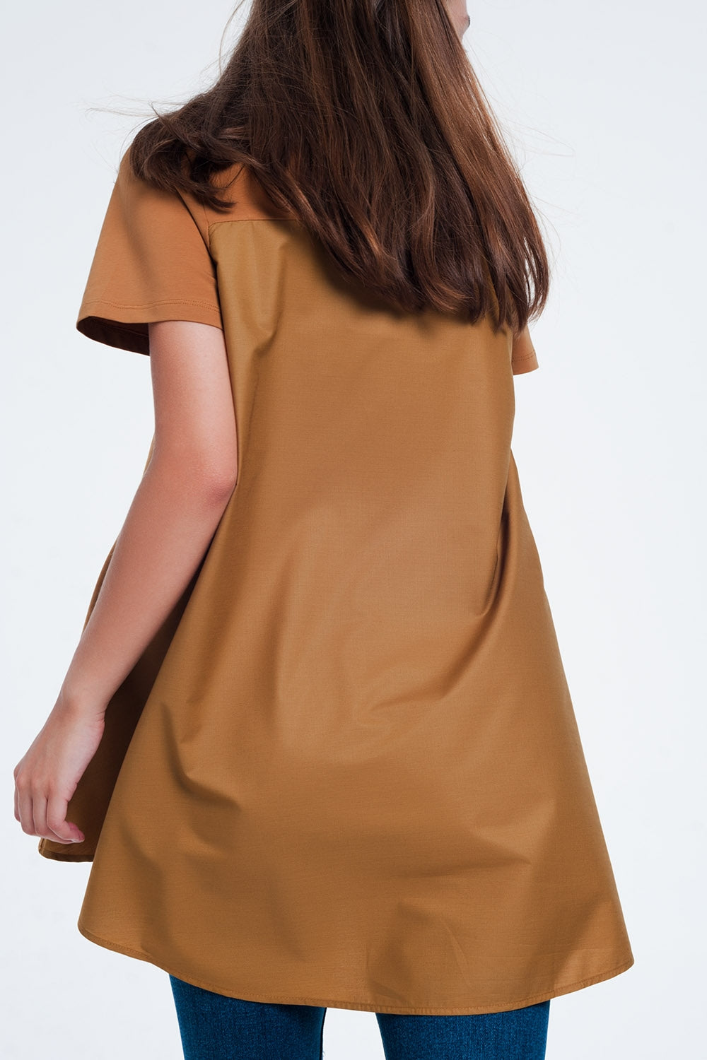 Vestido tipo camiseta en marron