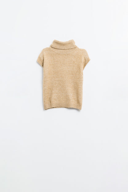 Acogedor jersey sin mangas de cuello alto en camel