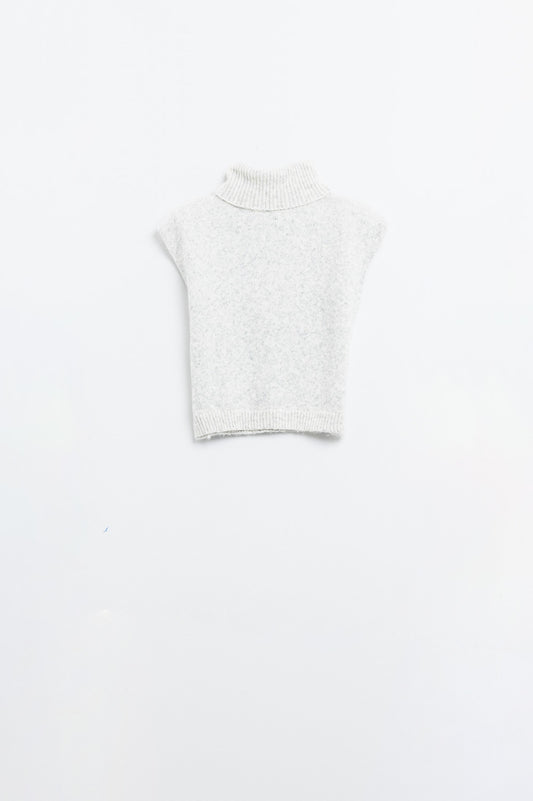 Q2 Acogedor jersey sin mangas de cuello alto en gris