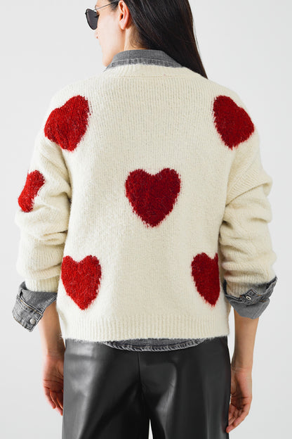 acogedor suéter blanco con corazones rojos