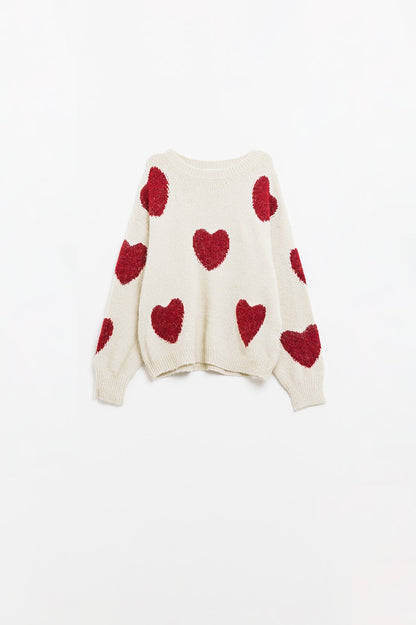 acogedor suéter blanco con corazones rojos