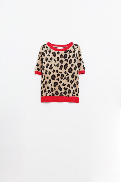 acogedora camisa tipo suéter con estampado de pantera y bordes rojos
