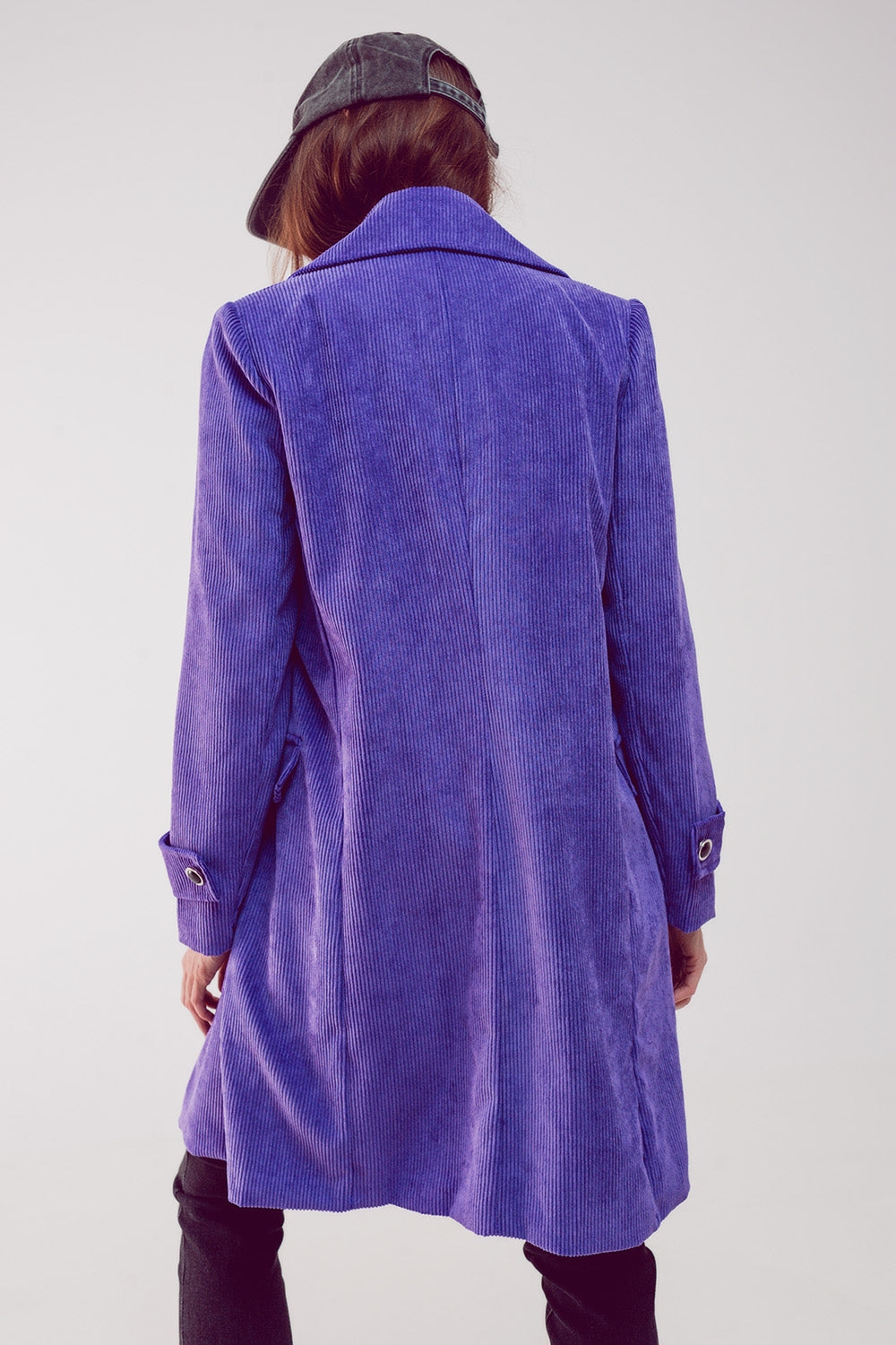 Blazer larga con botones vintage en pana morada