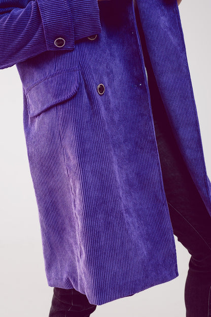 Blazer larga con botones vintage en pana morada