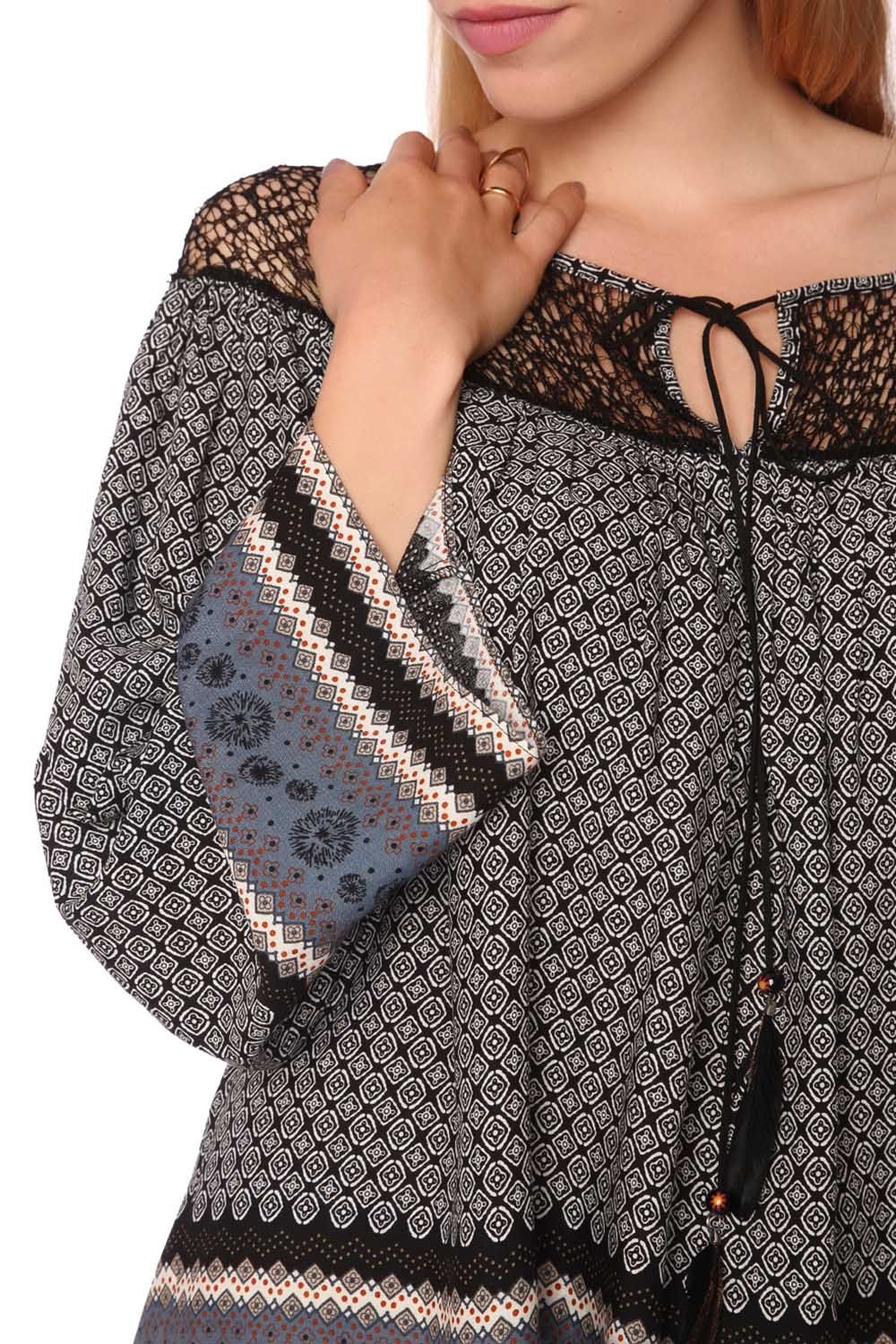 Blusa con estampado de cachemir y detalle de rejilla gris