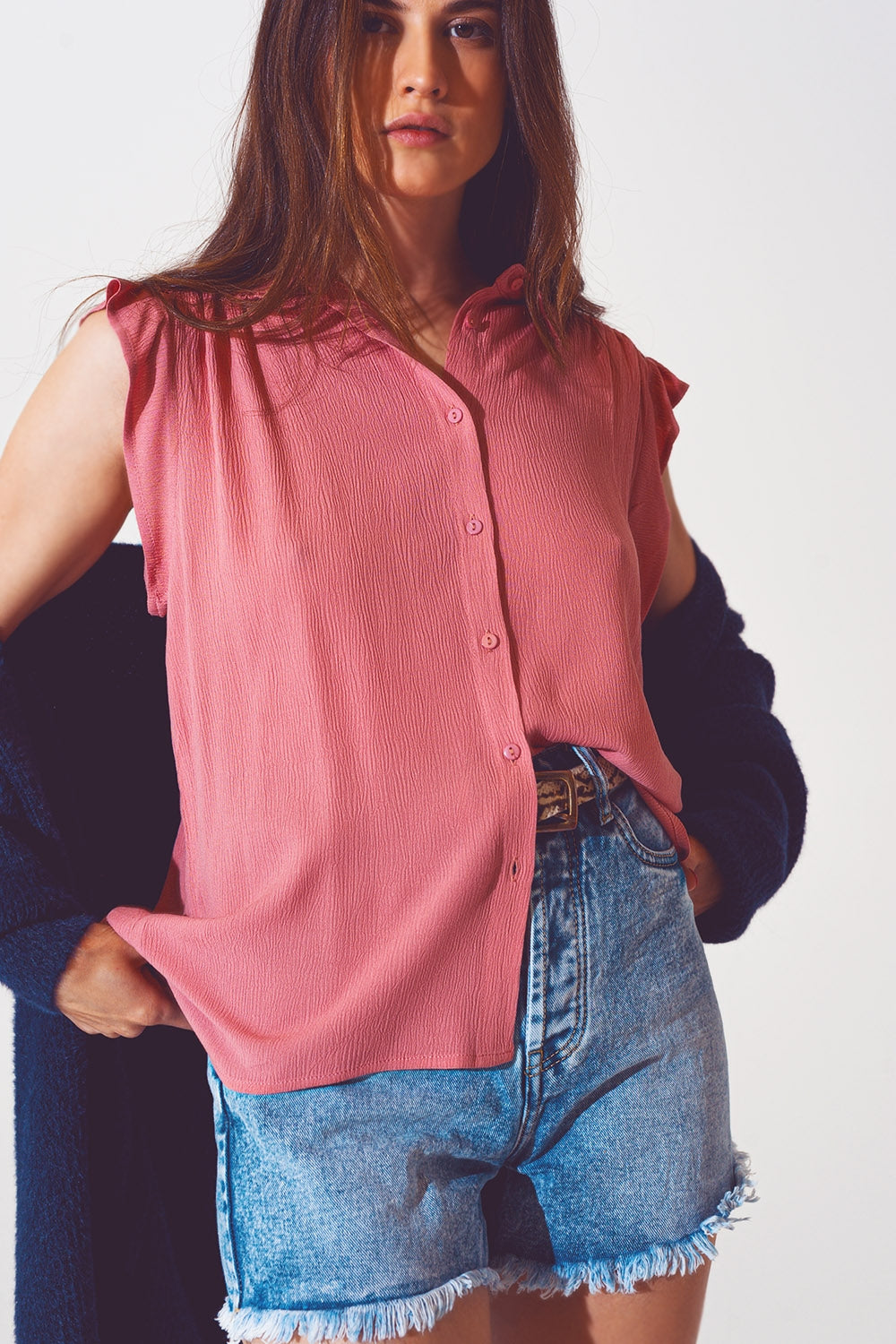 Blusa con volantes en la manga corta en rosa