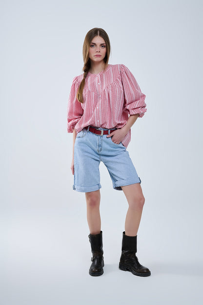 Blusa de cuadros rojos y blancos sin cuello y mangas anchas
