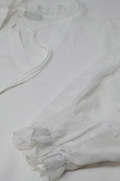 Blusa de gasa Blanca de Lunares en Manga Larga con Cuello en V