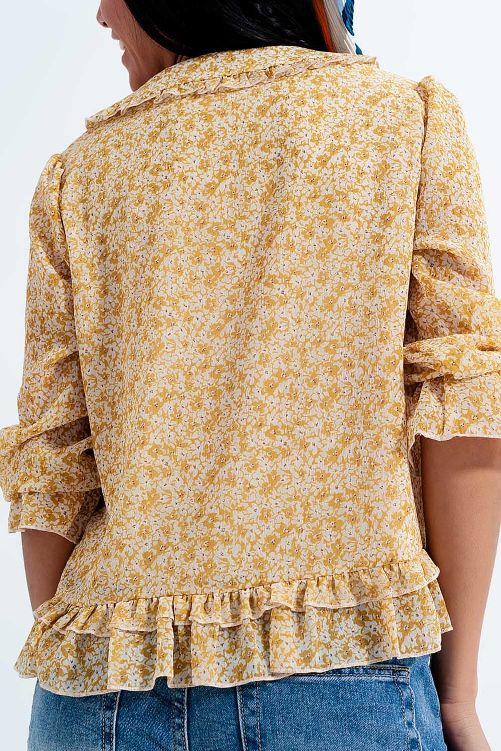 Blusa de gasa con lazo delantero y estampado de florecitas amarillo
