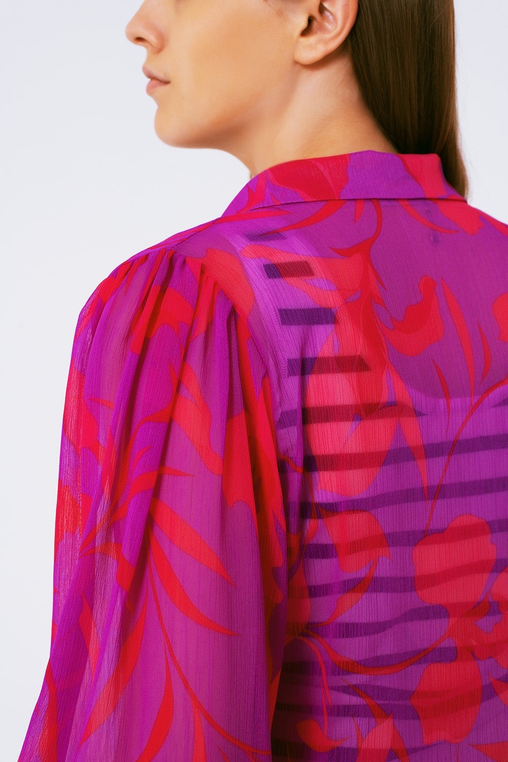 Blusa de gasa estampada flores en fuschia