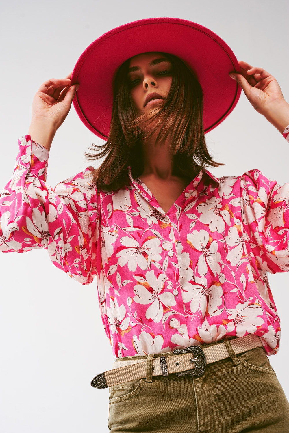 Blusa de gasa floral con mangas de volumen en rosa