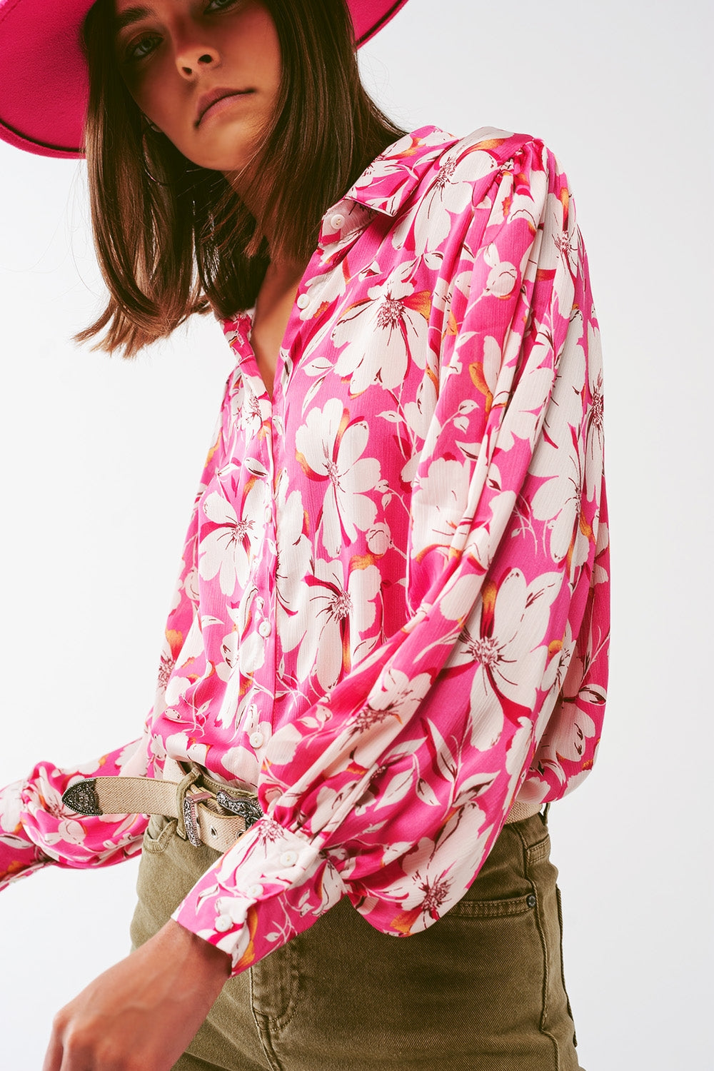 Blusa de gasa floral con mangas de volumen en rosa
