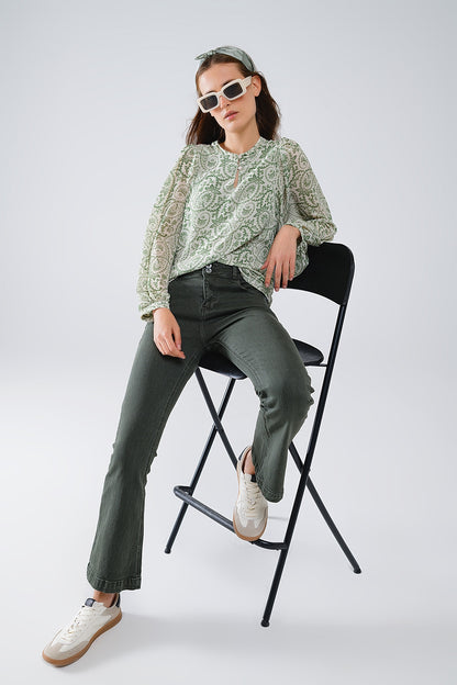 Blusa de gasa verde con estampado floral y mangas globo largas