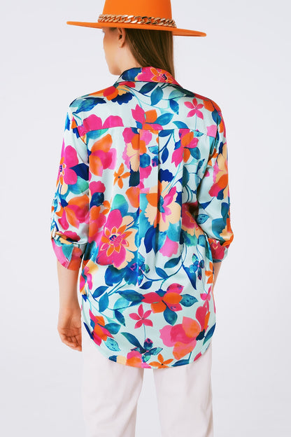 blusa de raso suave con estampado a flores