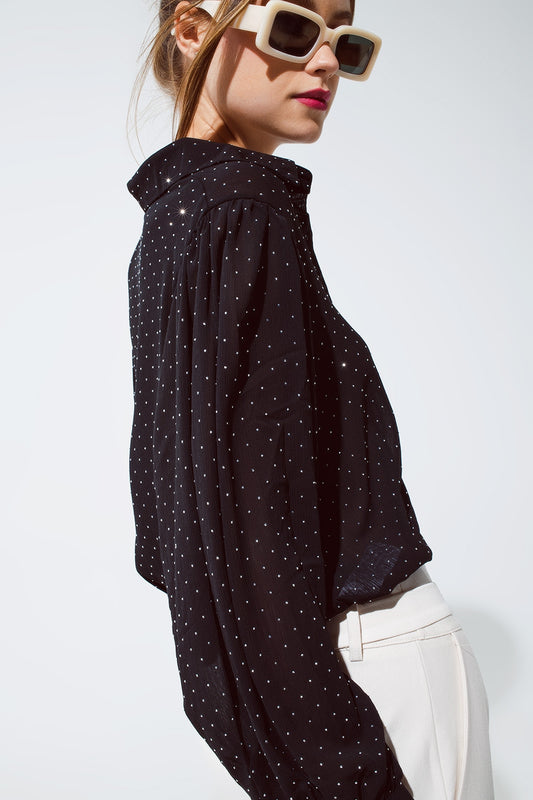 Q2 Blusa en negro con detalle de strass