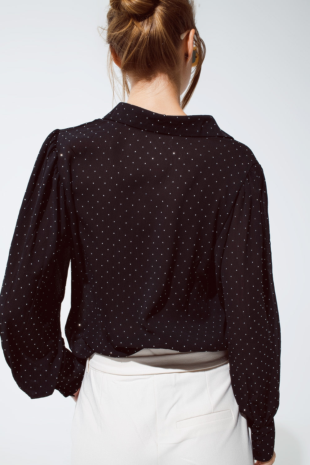 Blusa en negro con detalle de strass
