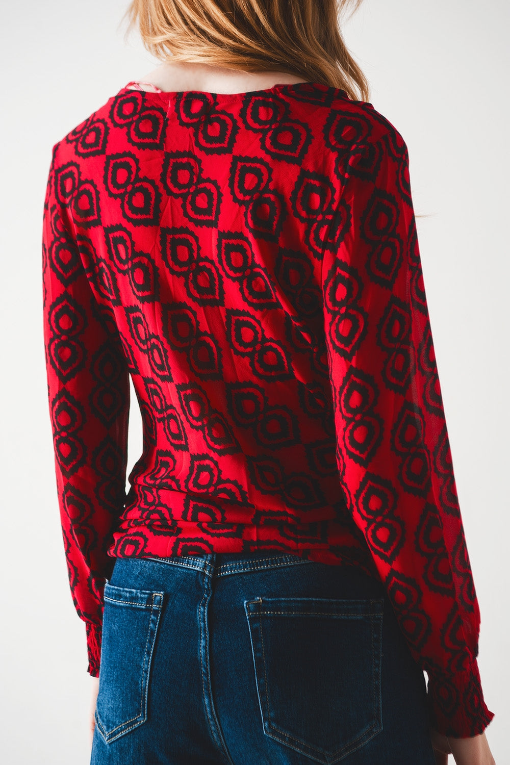 Blusa fucsia con mangas fruncidas