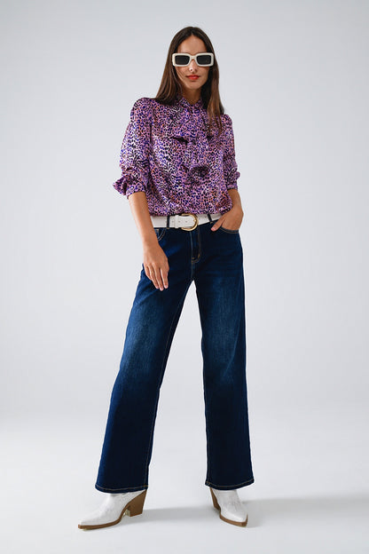 Blusa morada con estampado animal atada al cuello