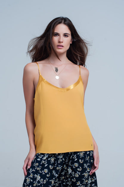 Blusa mostaza de tirantes con detalle de brillo
