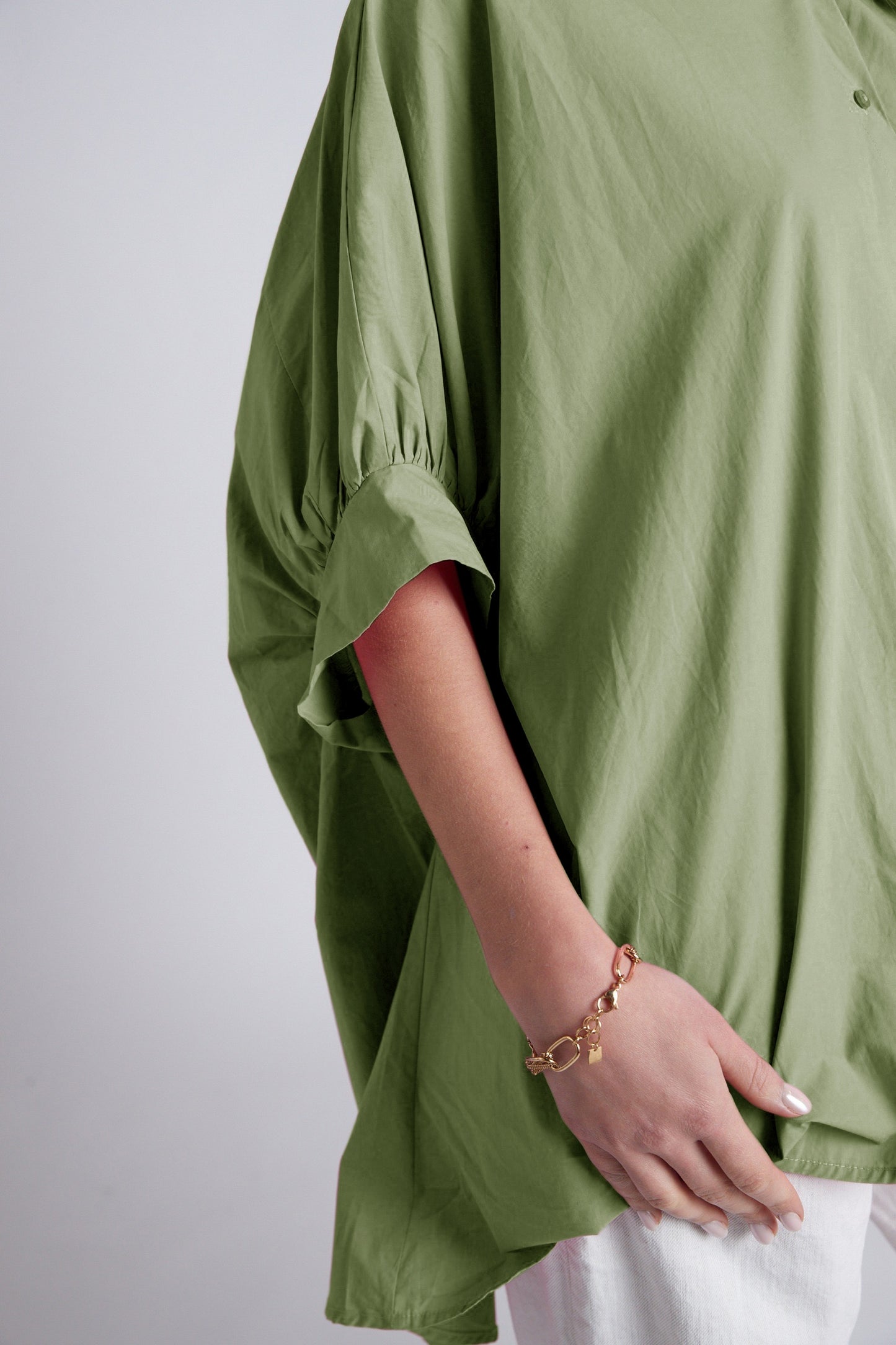 Blusa oversize verde de manga corta