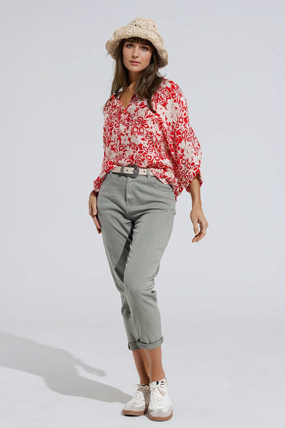 Blusa relajada roja con estampado floral y mangas de campana