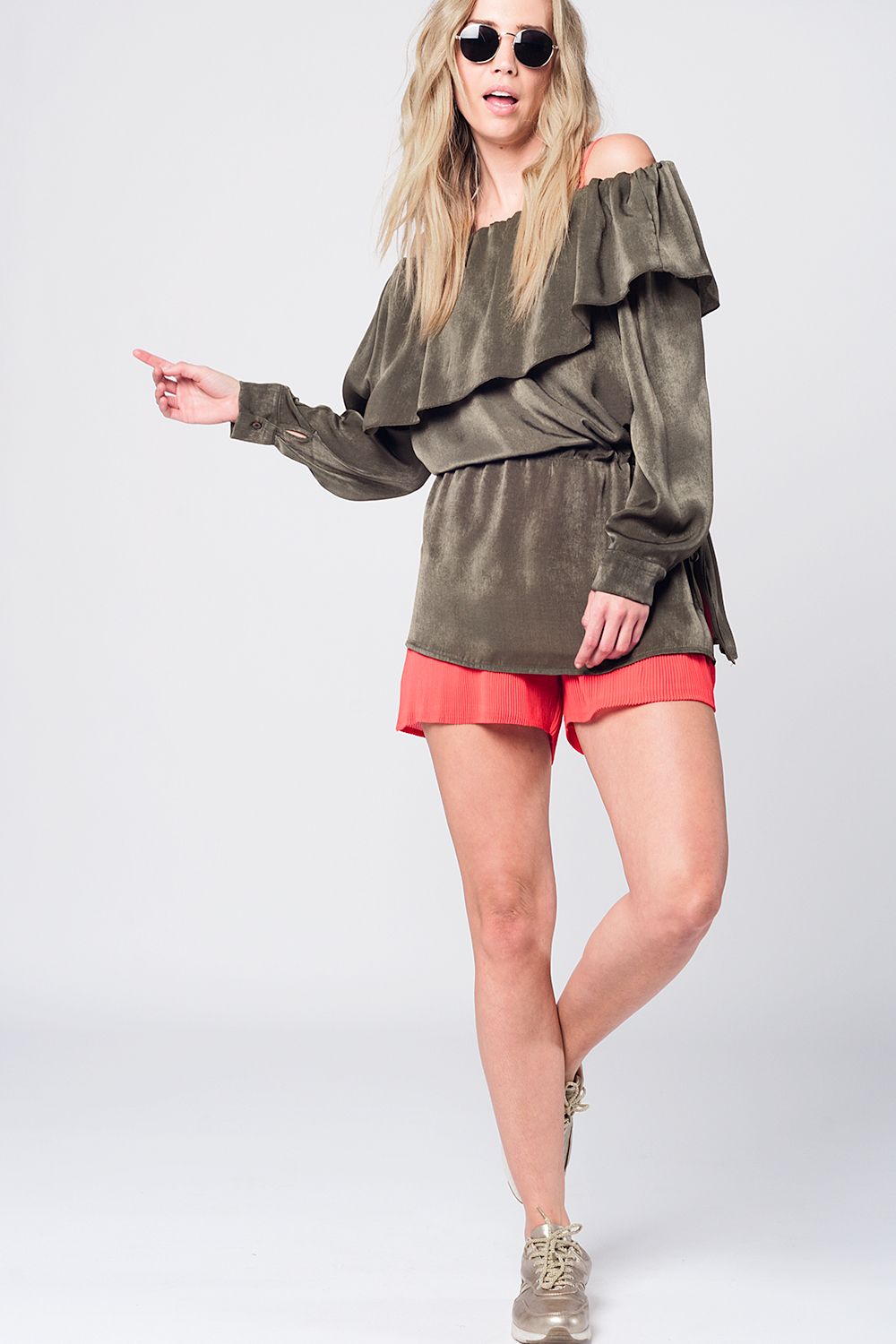 Blusa suave kaki con volante